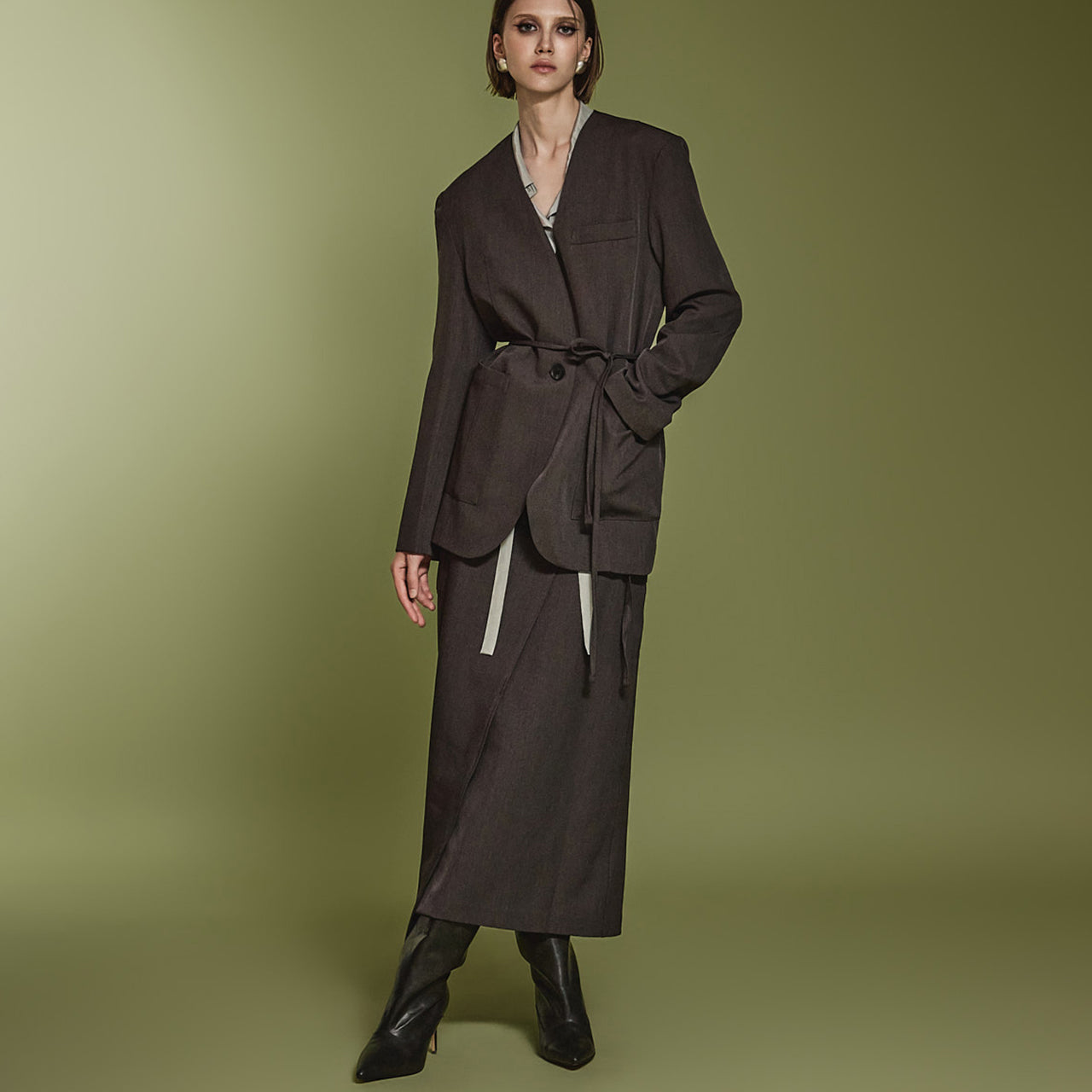 TP1943 ストラップ付きジャケットとスカートセット