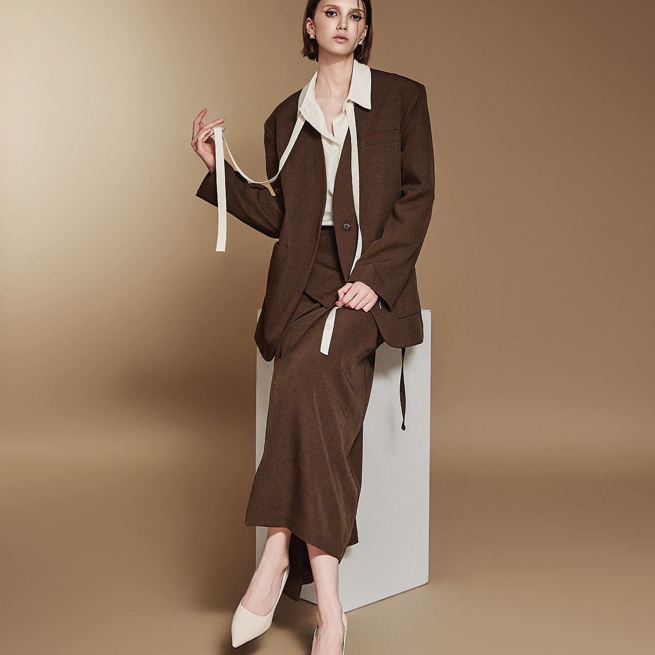 TP1943 ストラップ付きジャケットとスカートセット