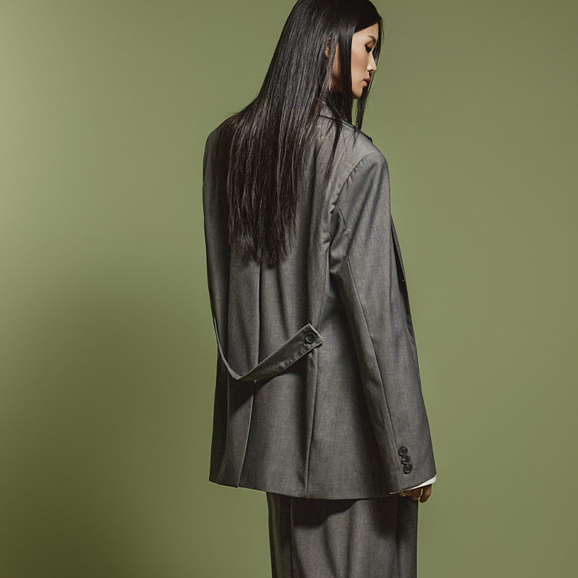 J2375 带后背带的夹克