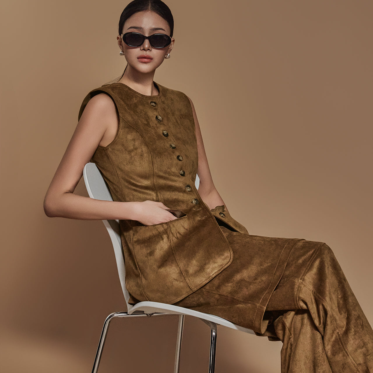 J2433 绒面革背心