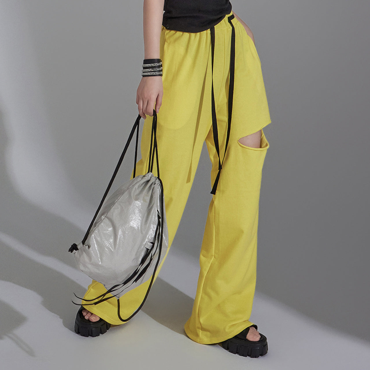 P3108 スリットパンツ