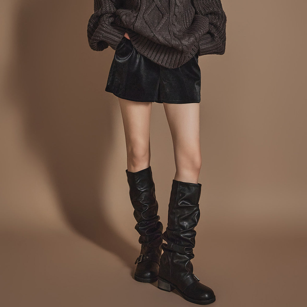 P3300 レザーショートパンツ