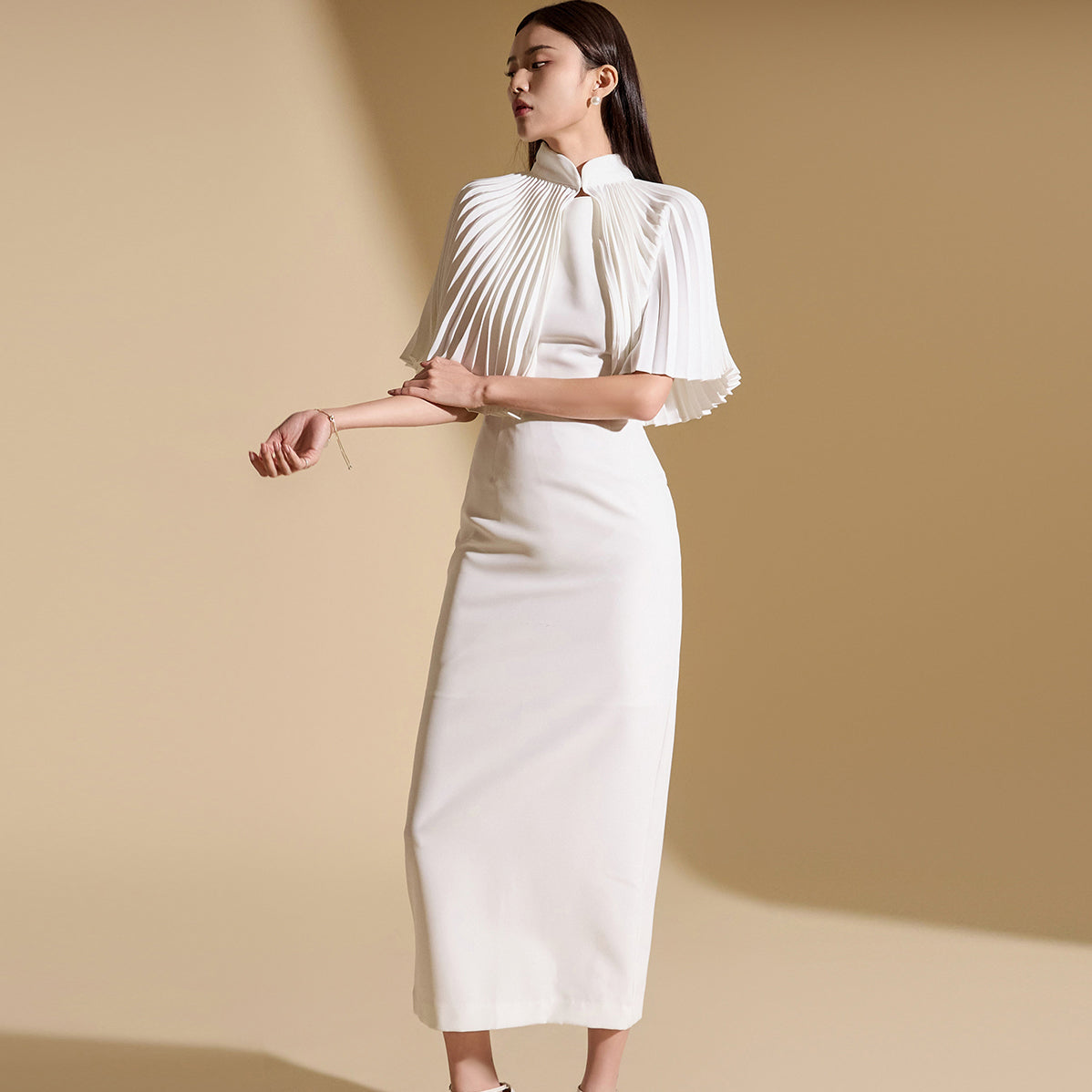 D9499 带斗篷的连衣裙