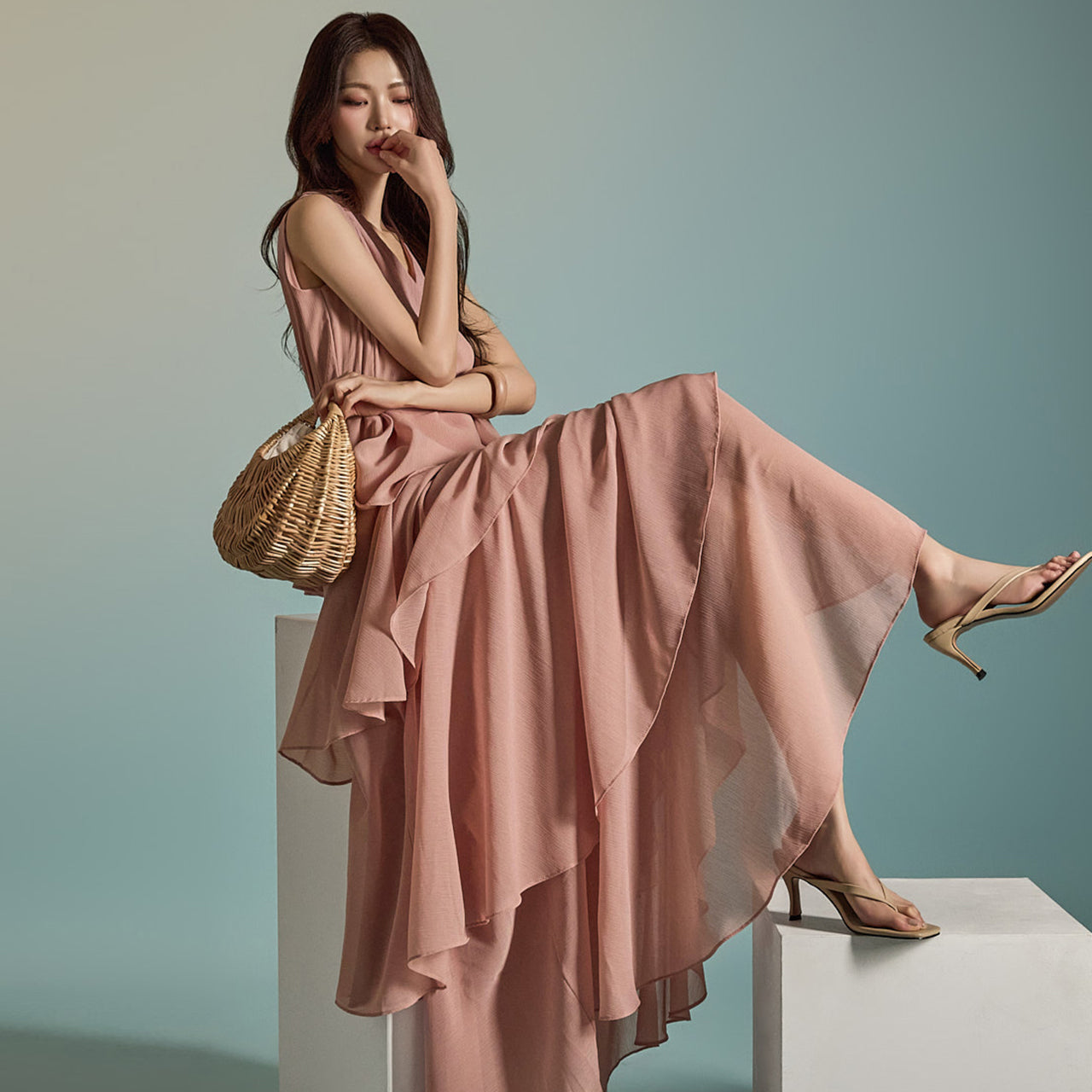 D5069 带肩带连衣裙