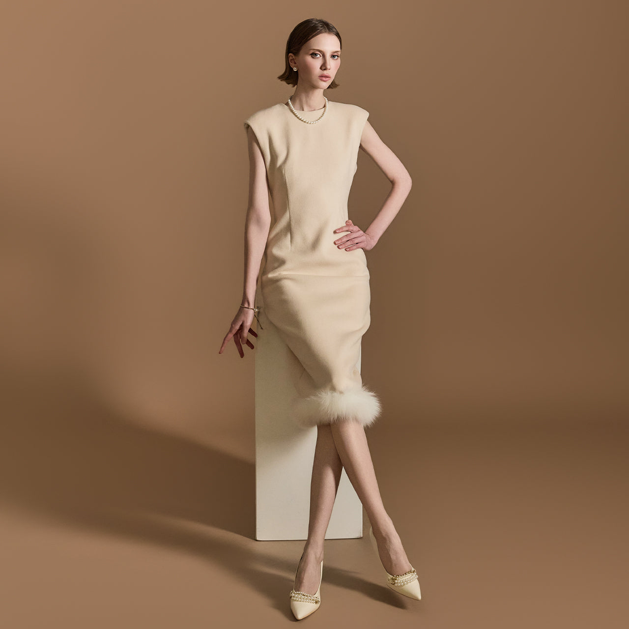 D5158 ファーノースリーブドレス