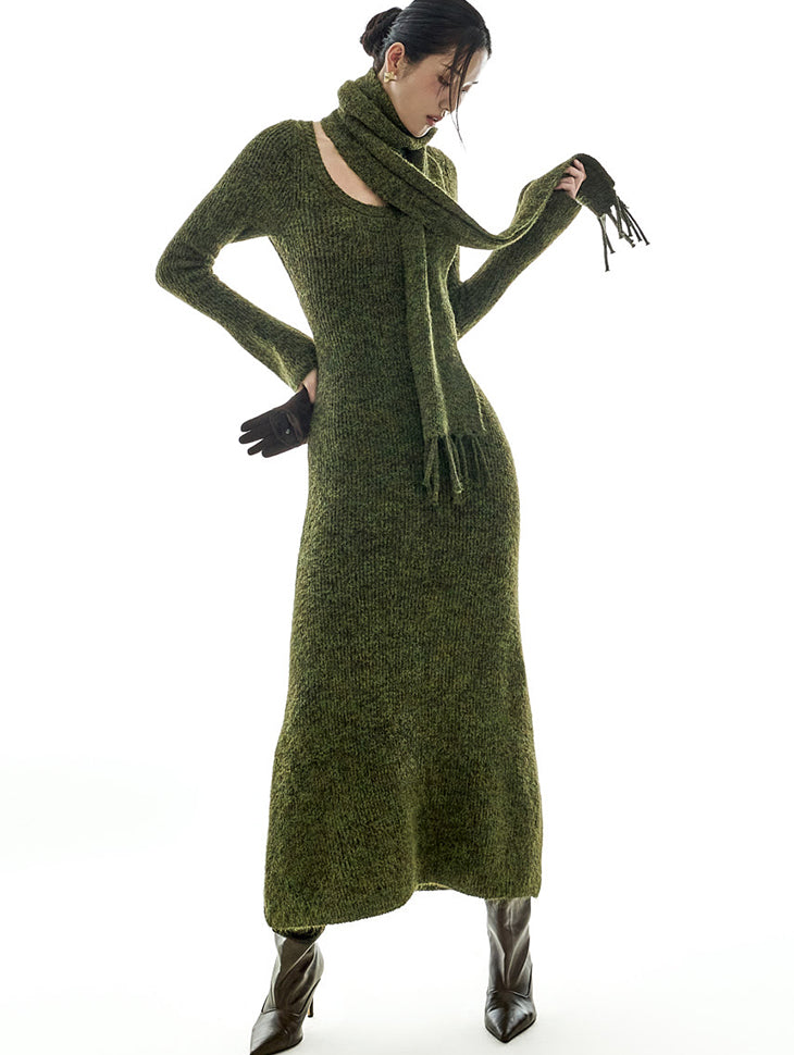 D5423 Knit Dress with Muffler