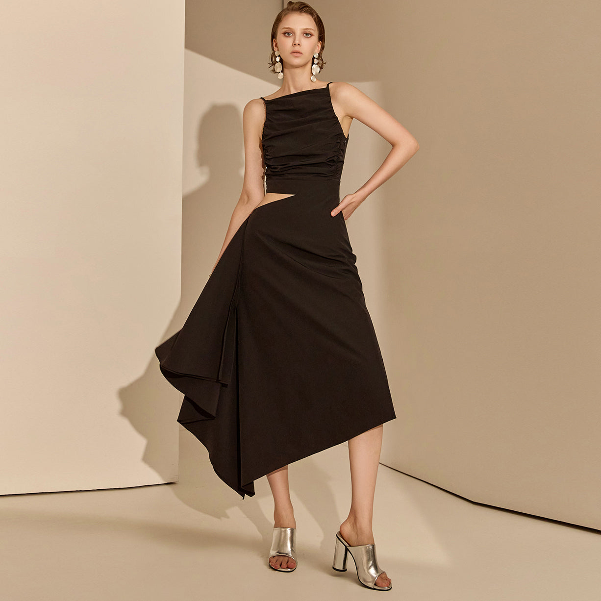 D9447 镂空不对称连衣裙