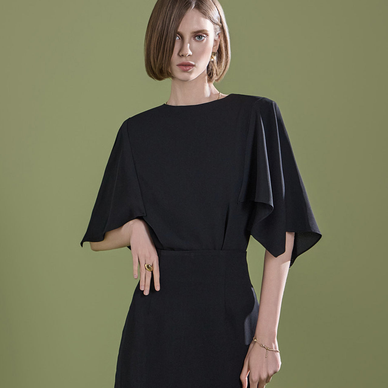 B2749 ノースリーブケープブラウス