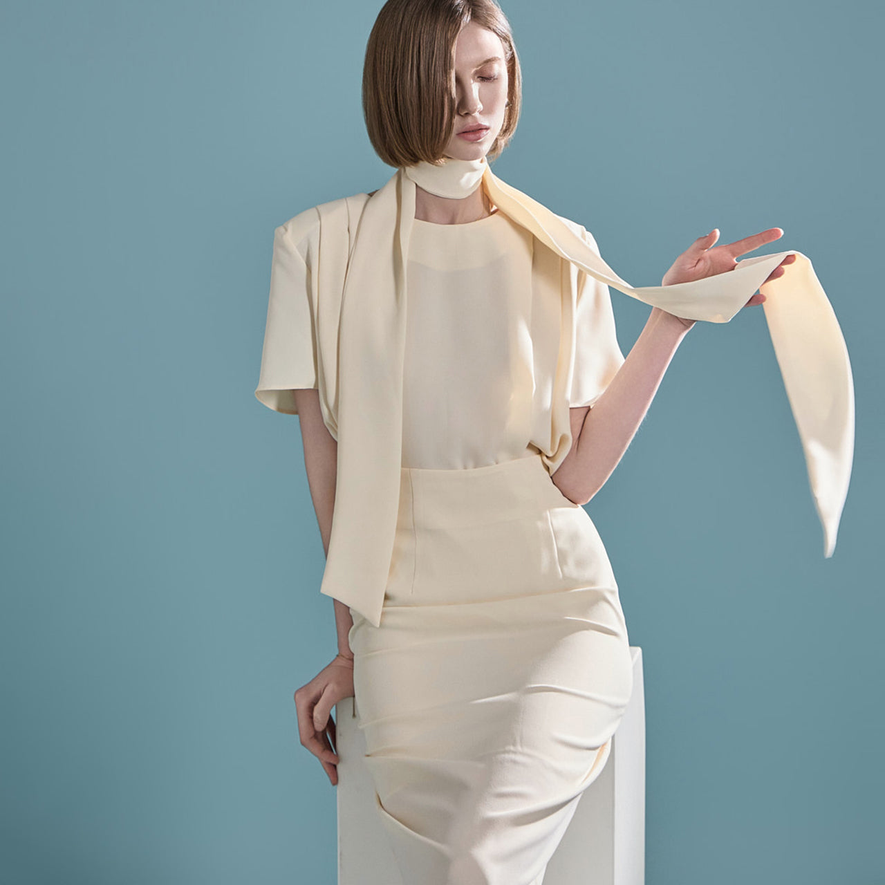 B2974 ストラップ付きブラウス