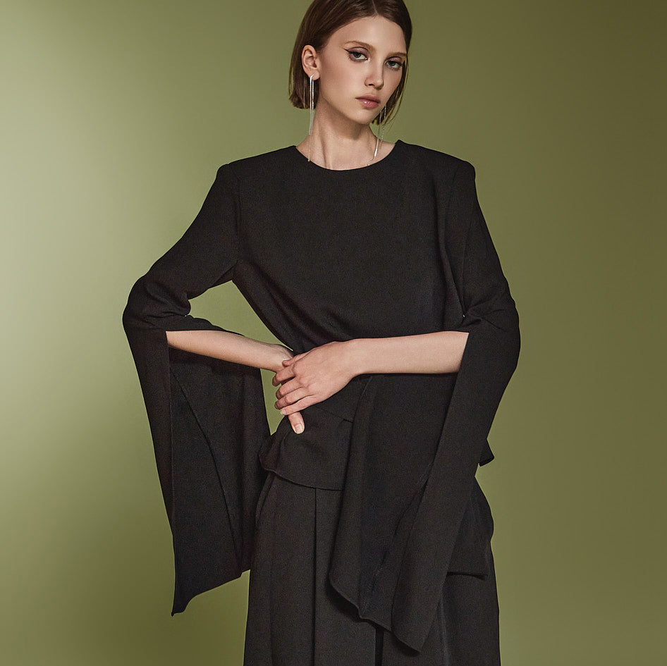 B3005 ストラップ付きスリットブラウス