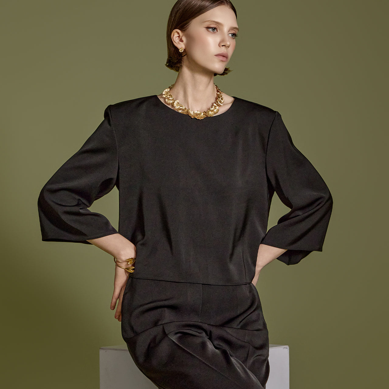 B3008 ショルダーパッドブラウス