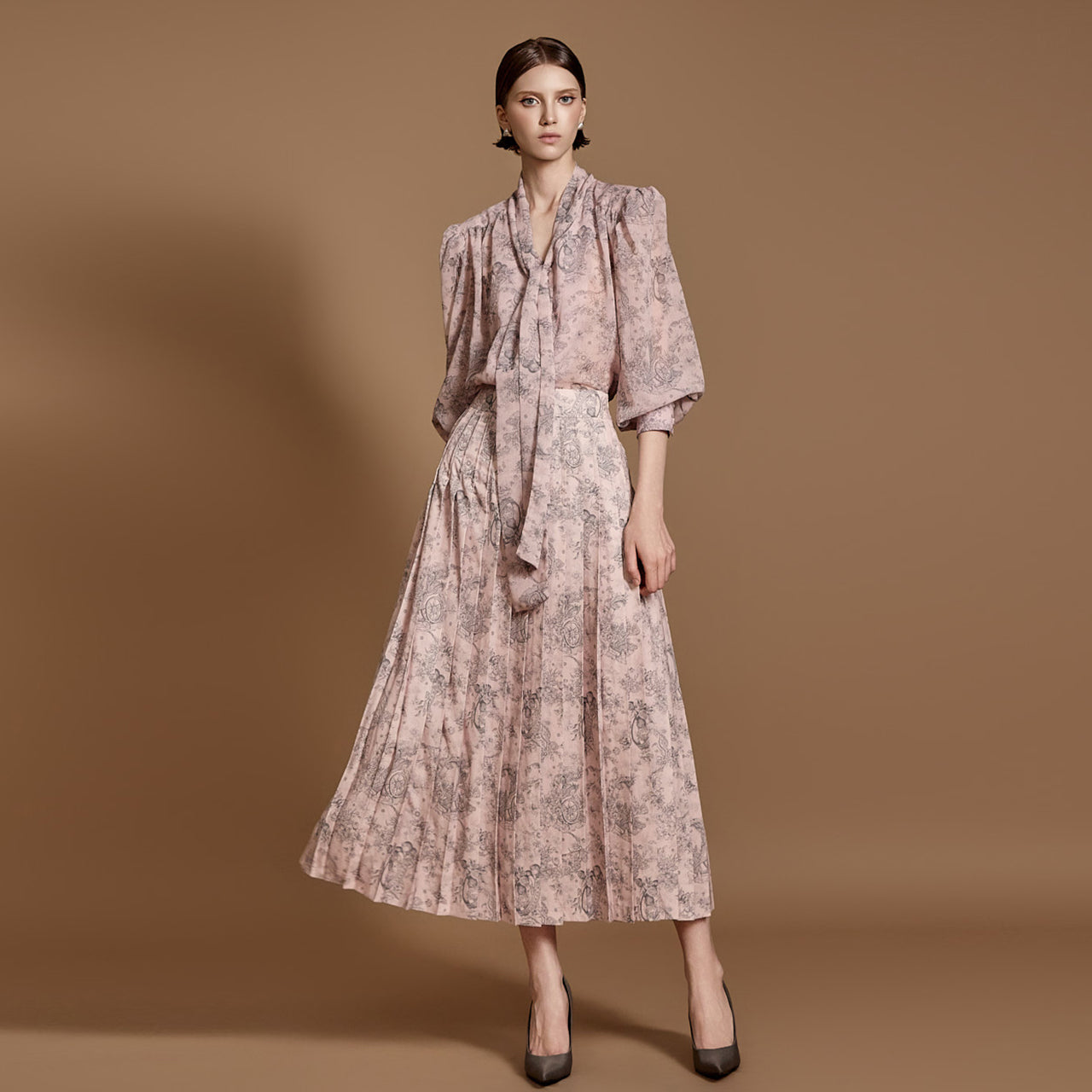 TP1951 图案衬衫和裙子套装