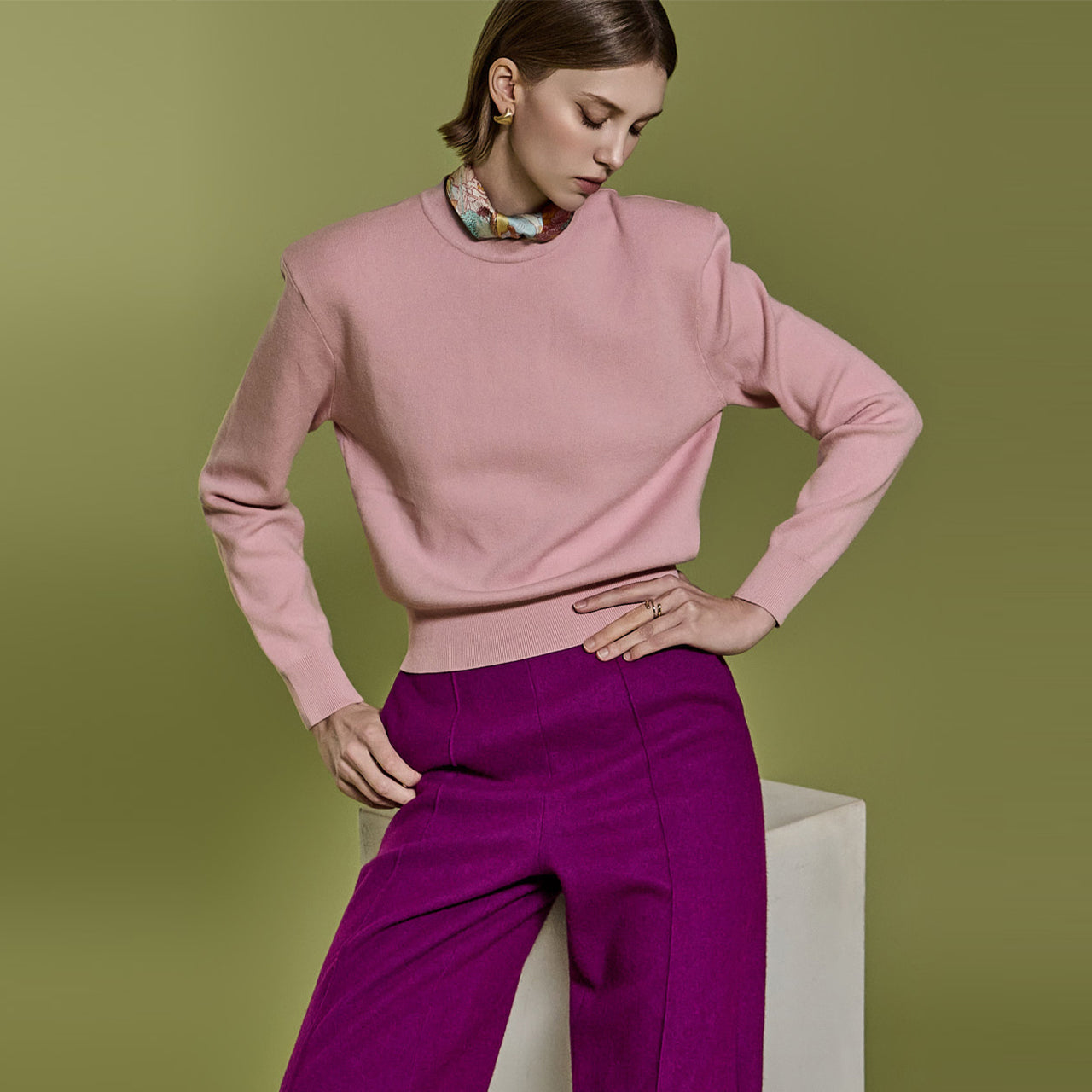 E3572 圆领垫肩针织衫