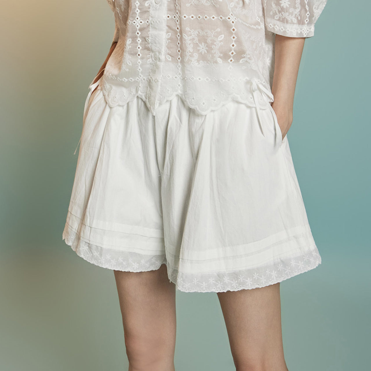 P3594 Lace Short Pants