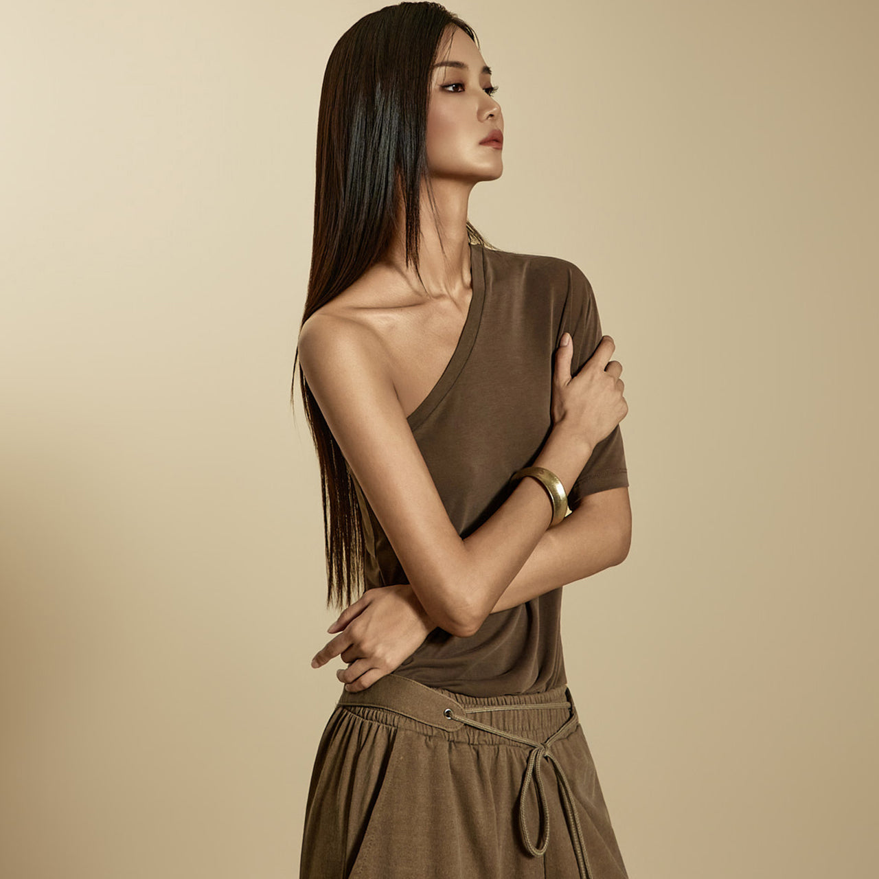 E3910 ワンショルダートップ