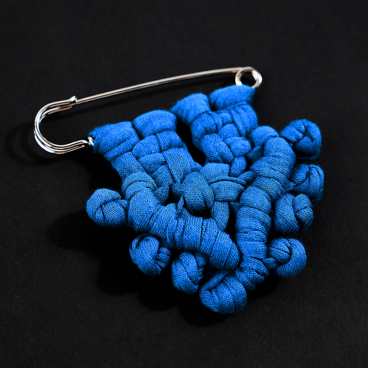 AB-183 Knitted Brooch