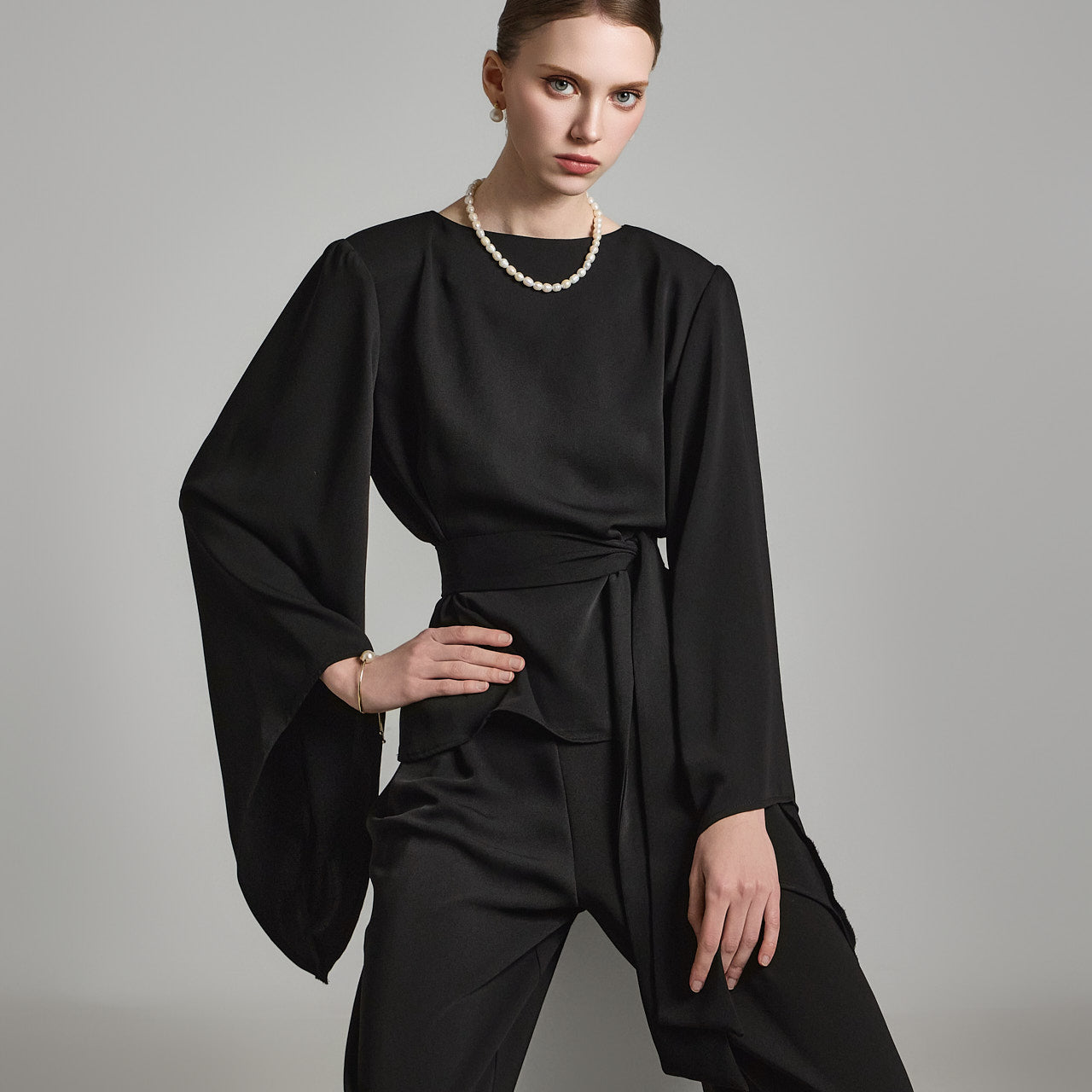 B3040 ストラップ付きブラウス