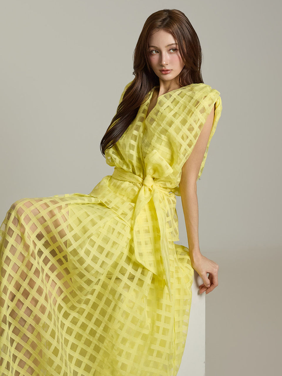 B3057 ストラップ付きノースリーブブラウス