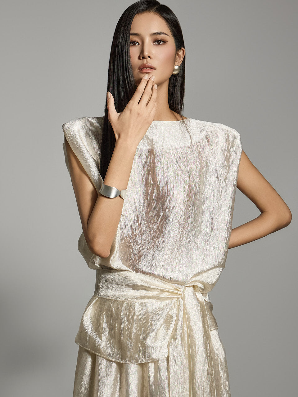 B3065 ストラップ付きノースリーブブラウス