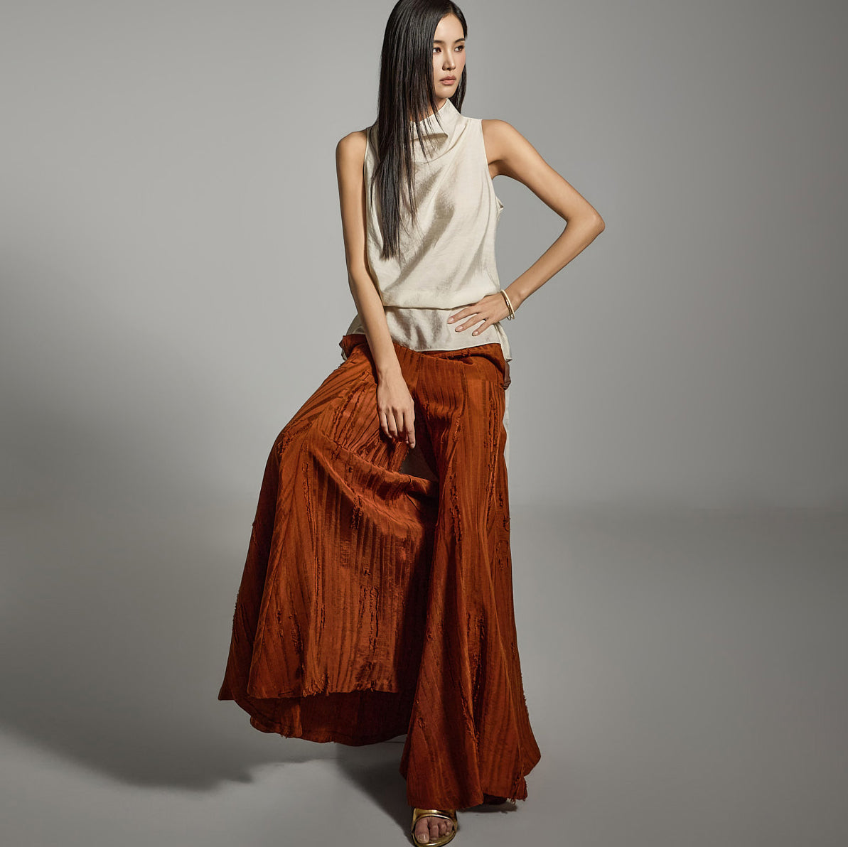 B3066 Sleeveless Blouse with Strap