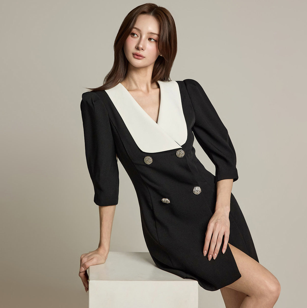 D4770 双纽扣迷你连衣裙