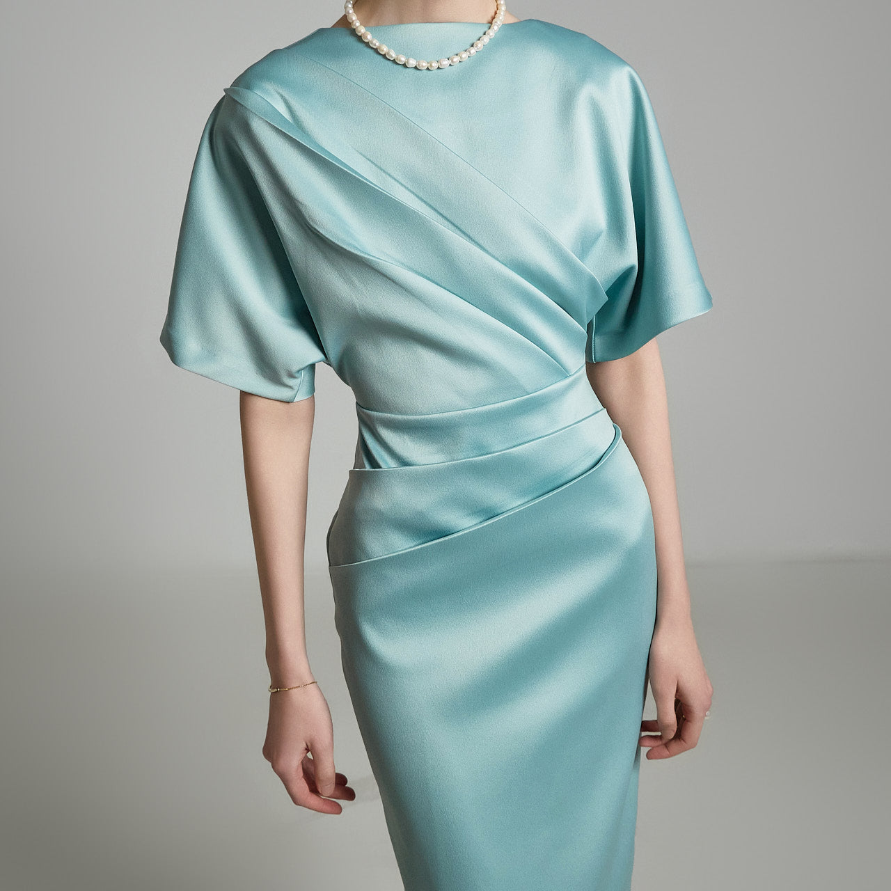 D9527 垂坠连衣裙