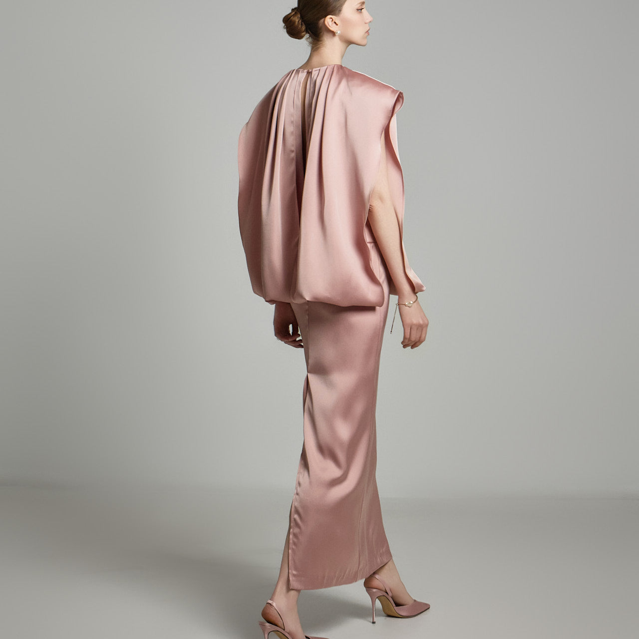 D9529 缎面连衣裙