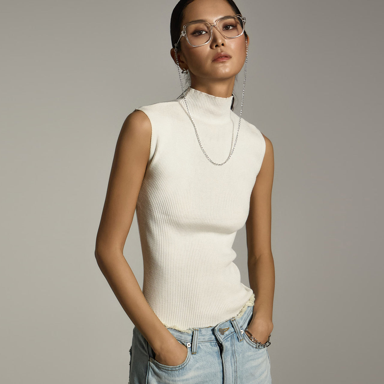 E3785 Mock neck knit top