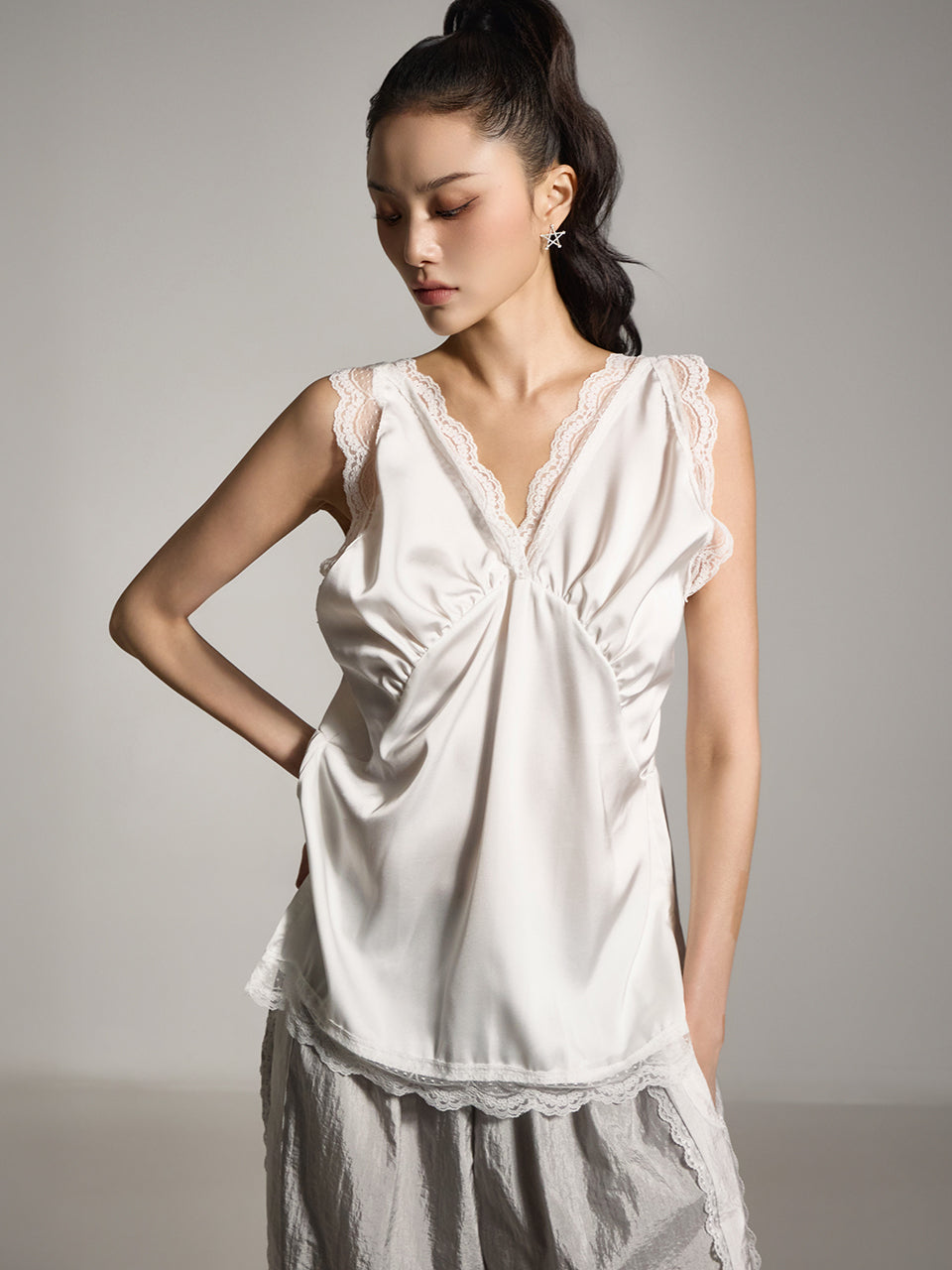 E3828 蕾丝无袖上衣