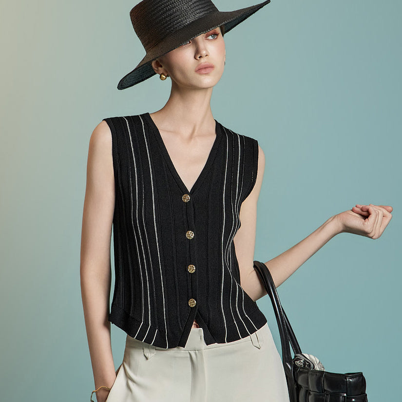 E3888 Button Sleeveless Knit Top