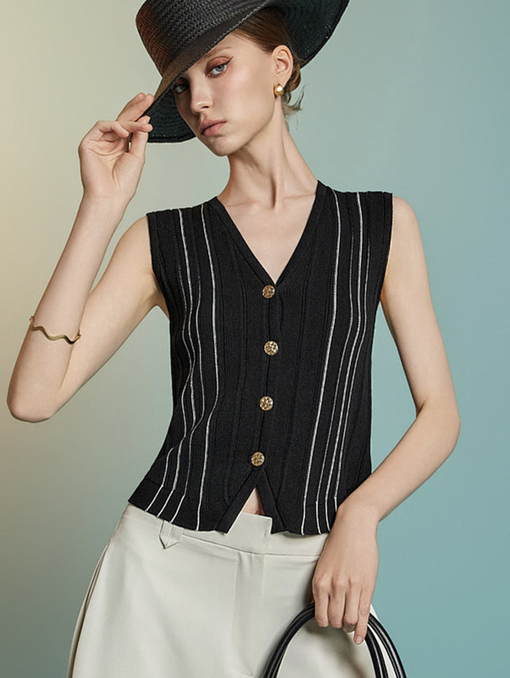 E3888 Button Sleeveless Knit Top