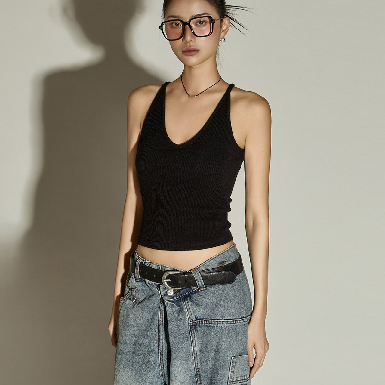 E3989 U-Neck Sleeveless Top