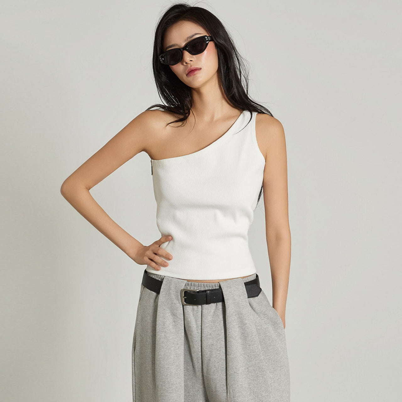 E4032 Uneven Sleeveless Top