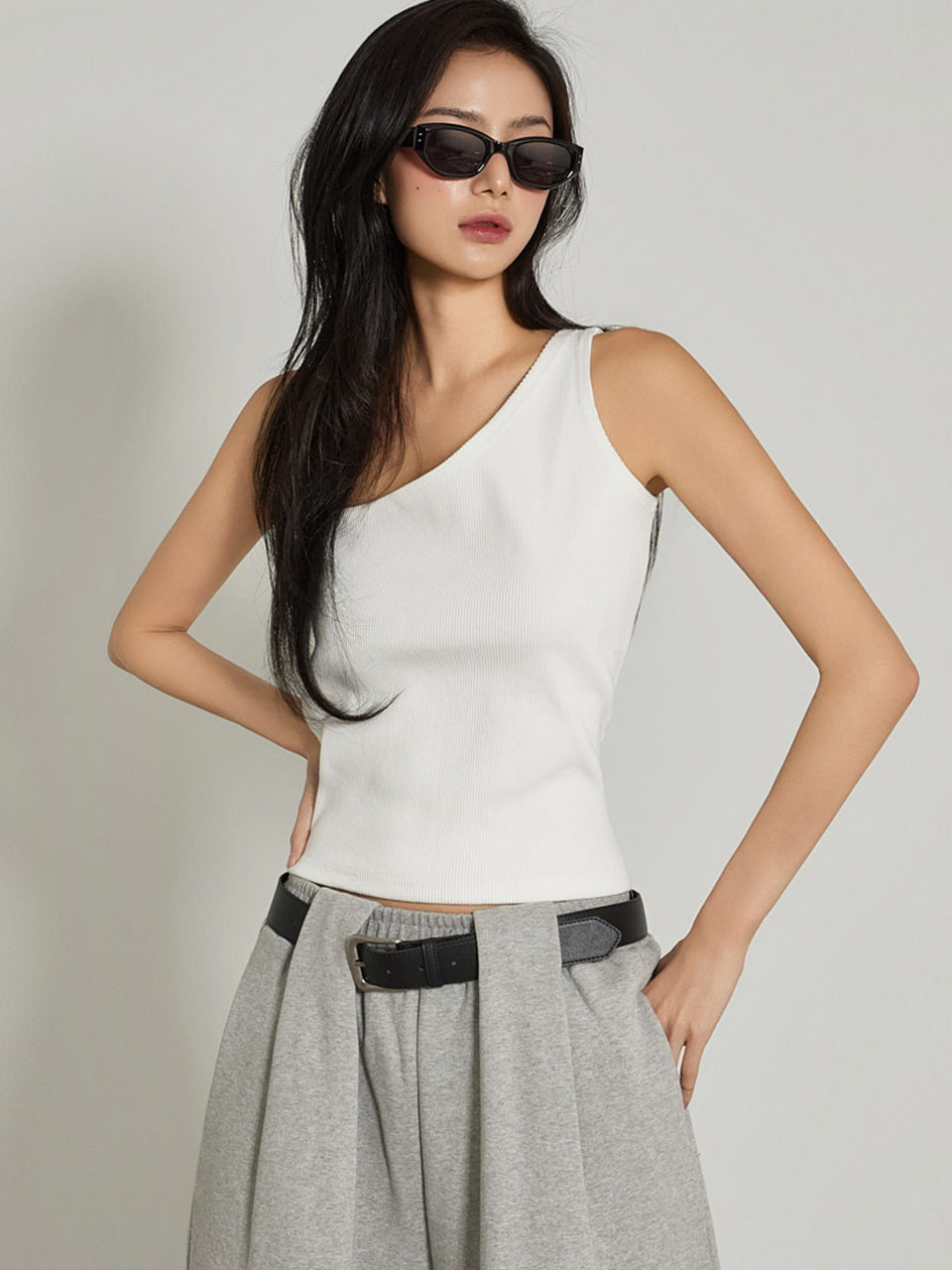 E4032 Uneven Sleeveless Top