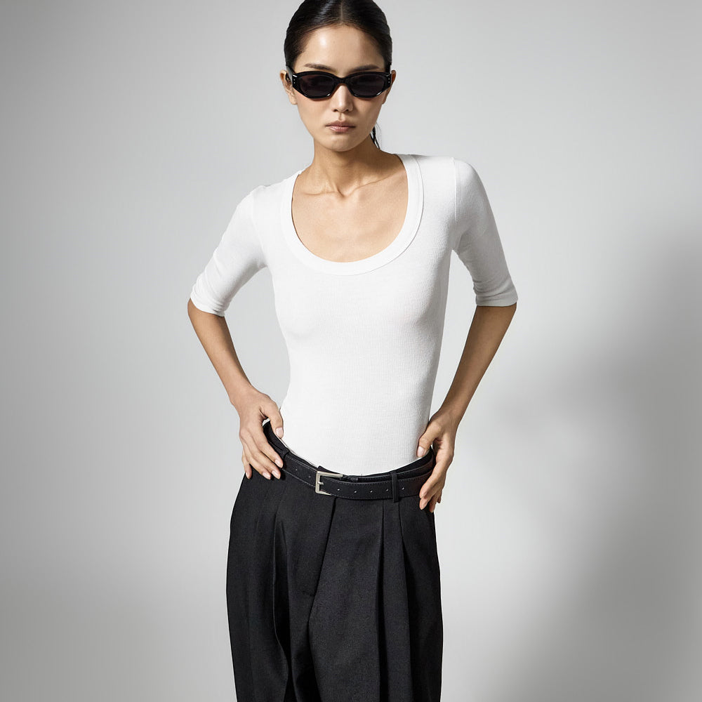 E4118 Slim U-Neck Top