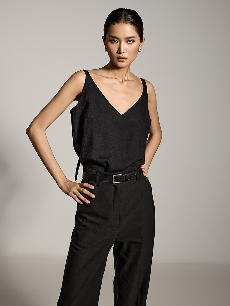 E9032 V领无袖上衣