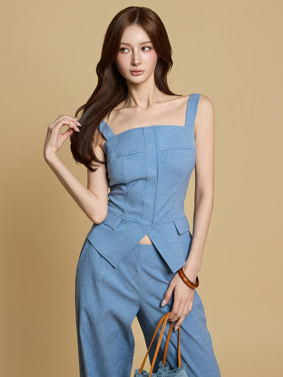 E9033 スクエアノースリーブトップ