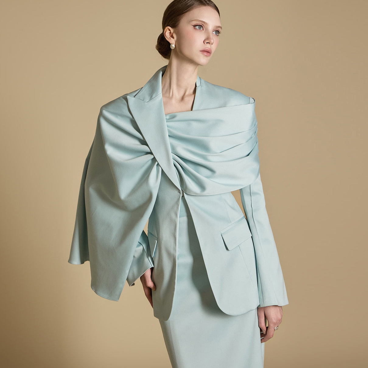 J9308 褶皱围巾夹克