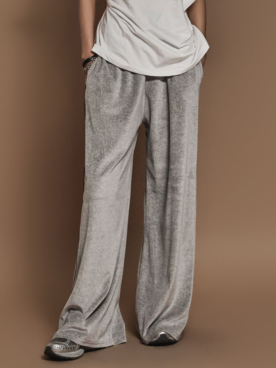 P3305 ベロアテーピングディテールスウェットパンツ