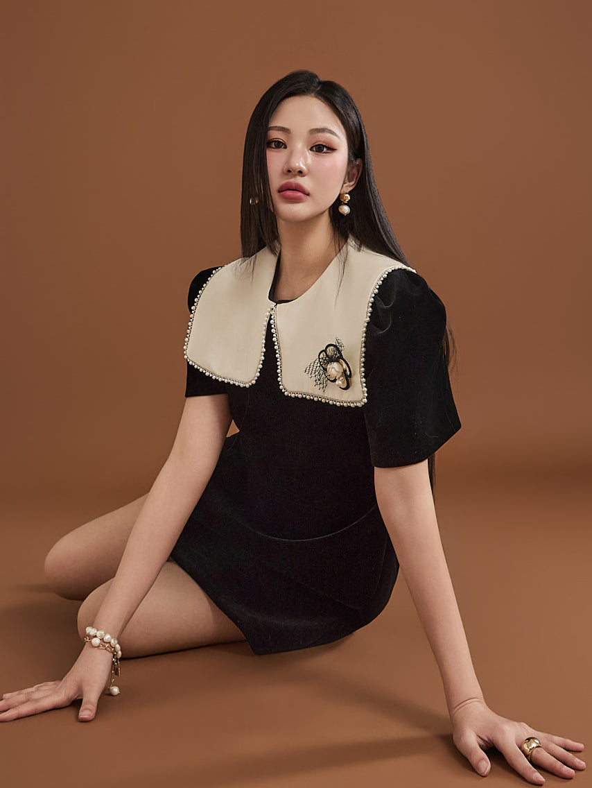 D4837 ブローチ付きベルベットミニドレス