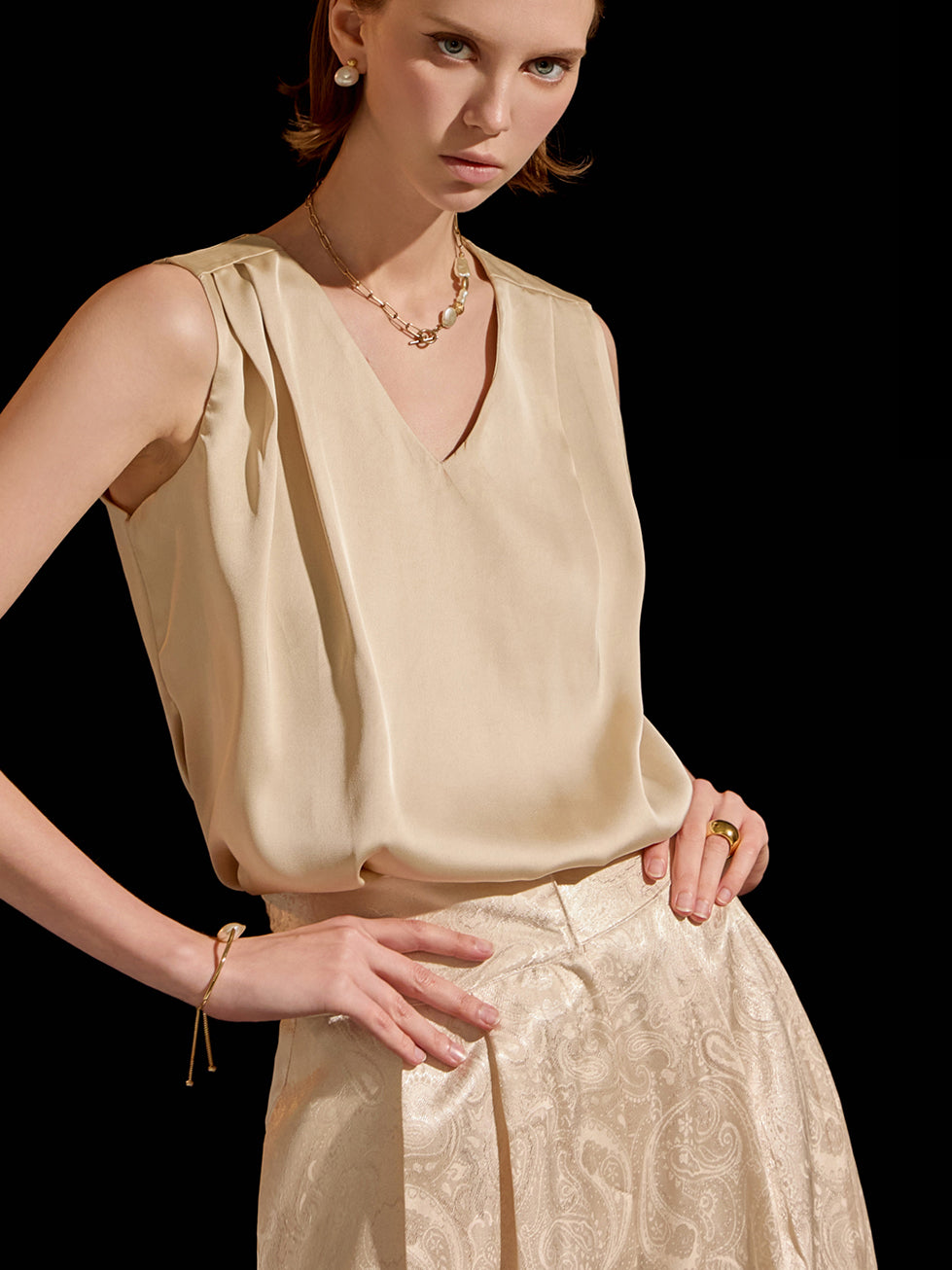 E3089 缎面无袖上衣