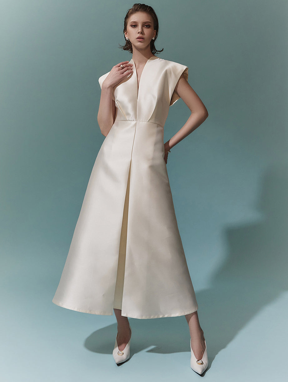 D9421 后开衩细褶长连衣裙