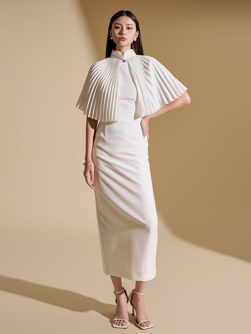 D9499 带斗篷的连衣裙