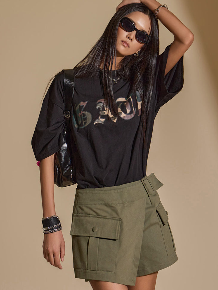 E3484 迷彩柄テキストTシャツ