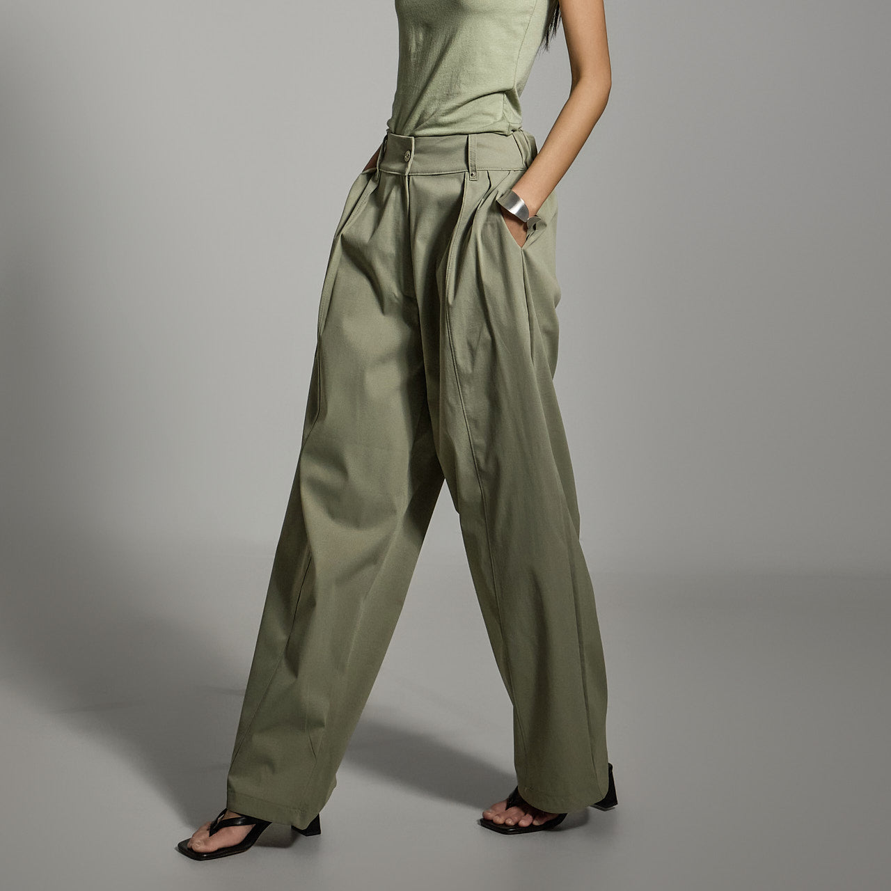 P3472 ピンタックパンツ