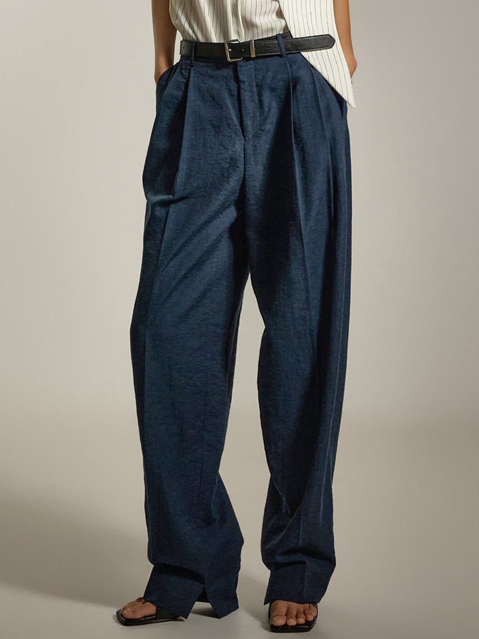 P3517 ピンタックスリットパンツ