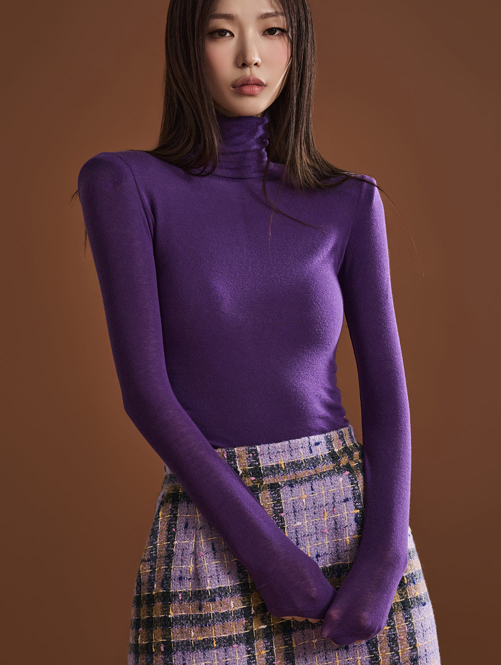 E2817 ロールネック パッド入りトップ