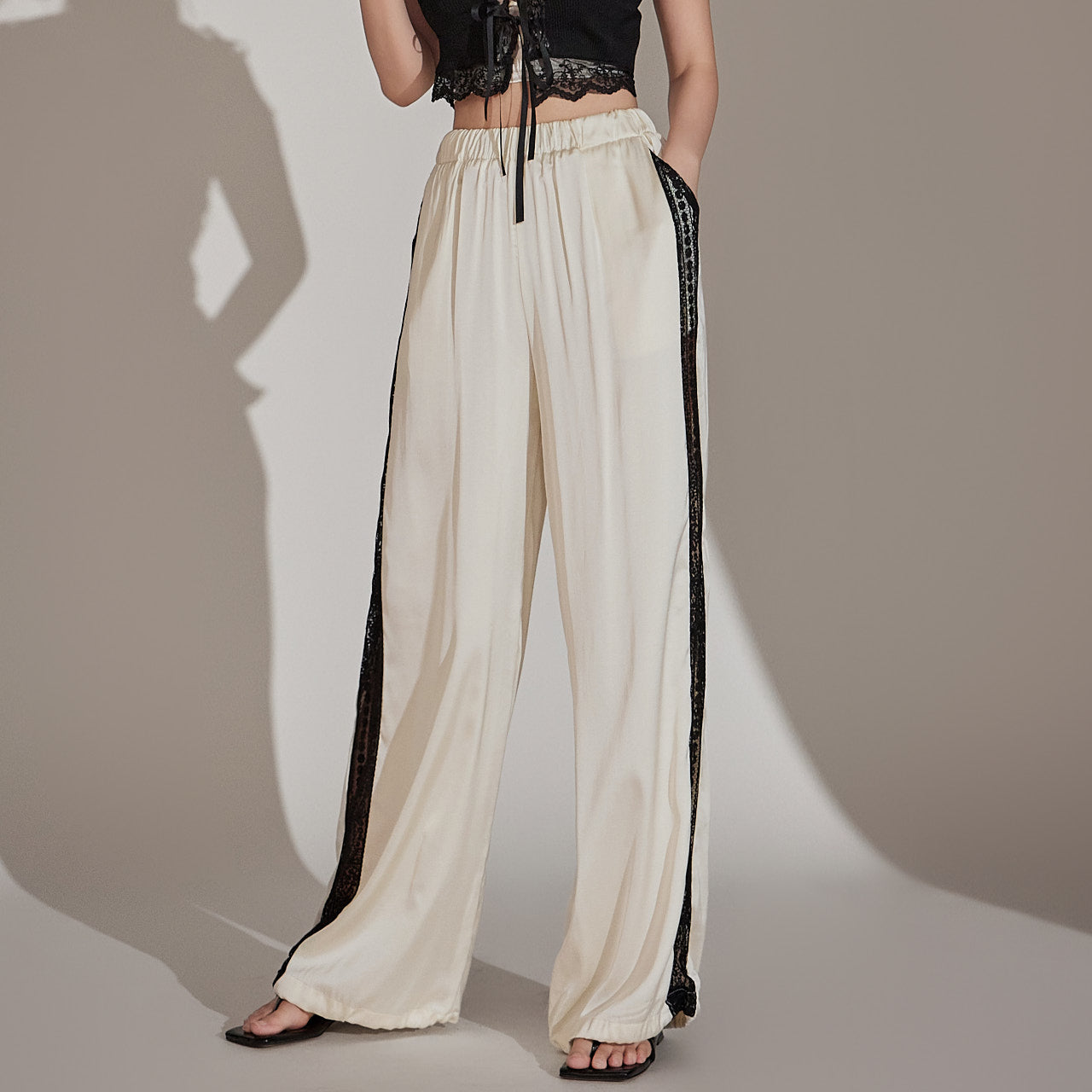 P3126 缎面蕾丝裤