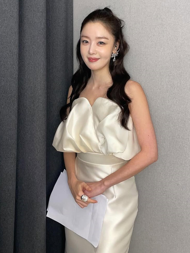 DINT CELEB<br><br>HAN SEONHWA<br><br>D9440