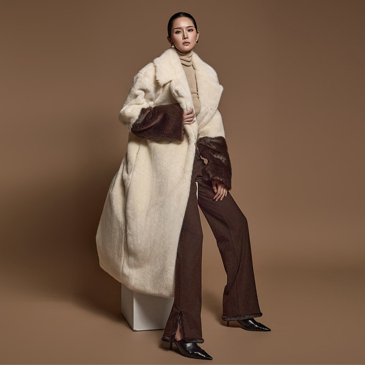 J9281 フェイクファーコート